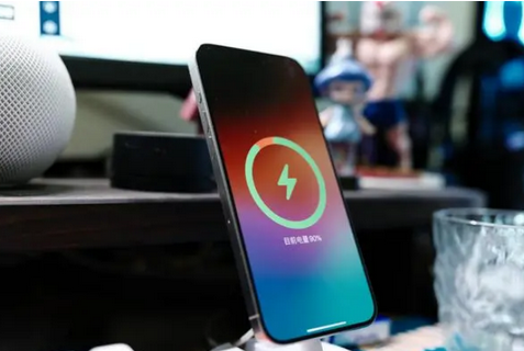 木鱼镇苹果15换屏服务分享用什么充电器给iPhone15充电更好 